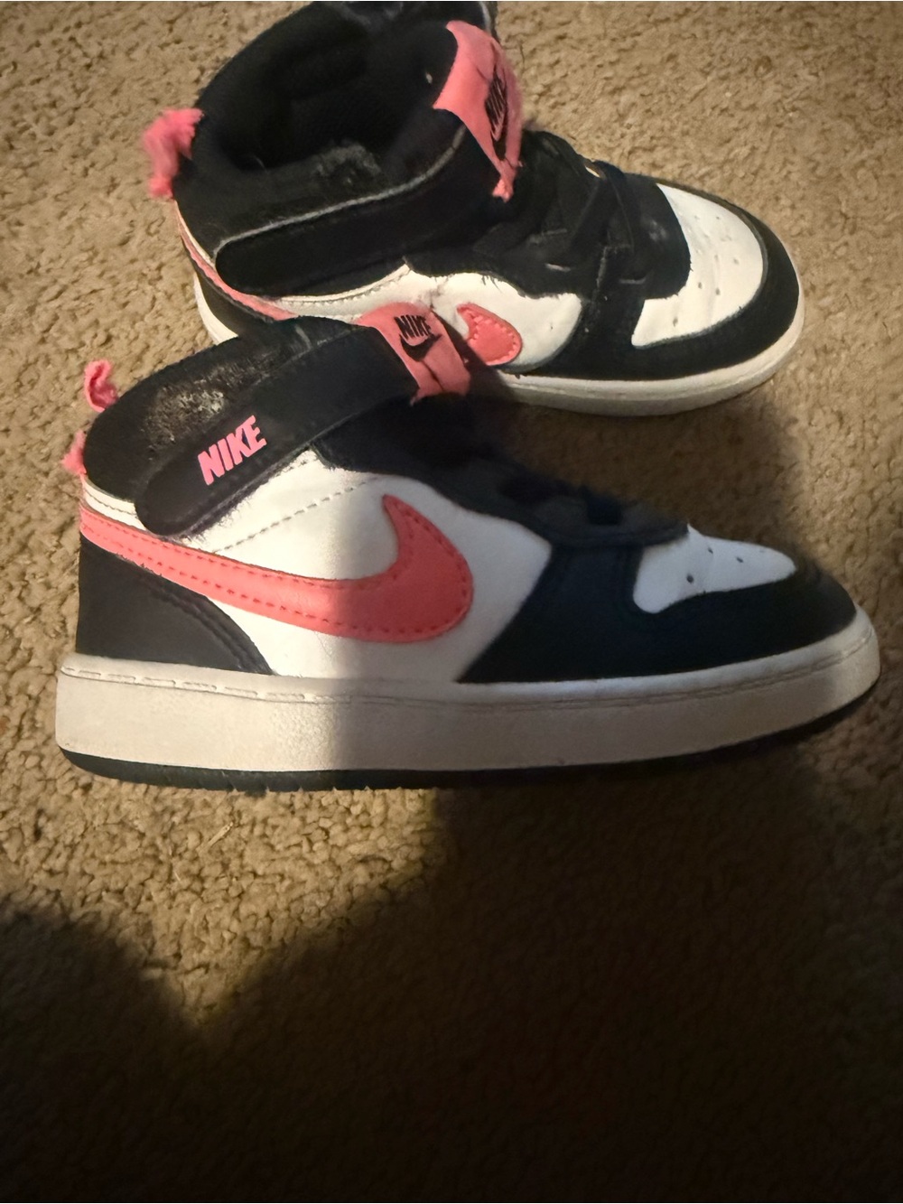 Nike Kids Mid-Top Sneakers in Black, White & Pink